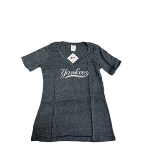 NWT MLB Genuine Merchandise New York Yankees women's v-neck fitted tee size L